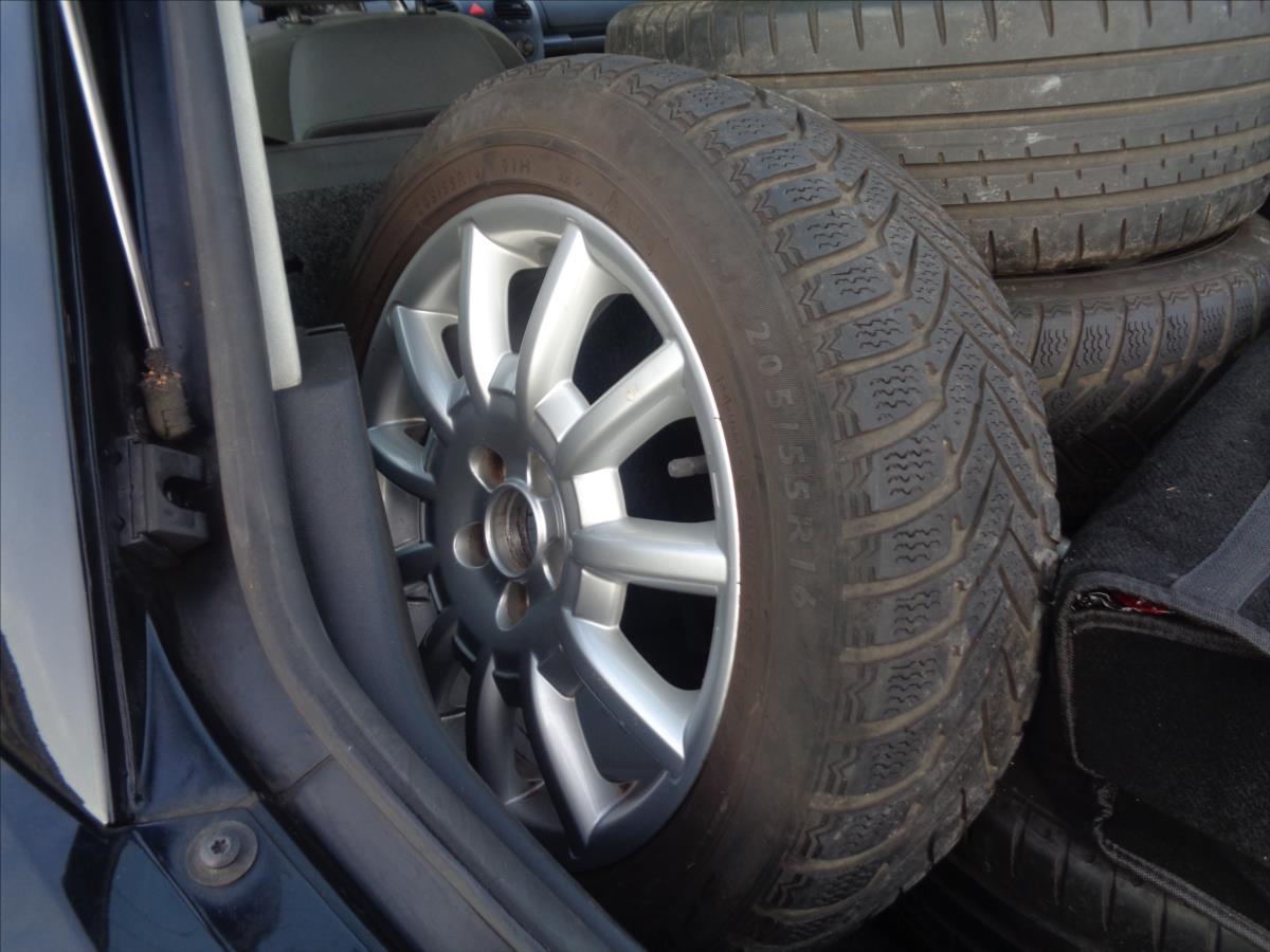 Volkswagen New Beetle