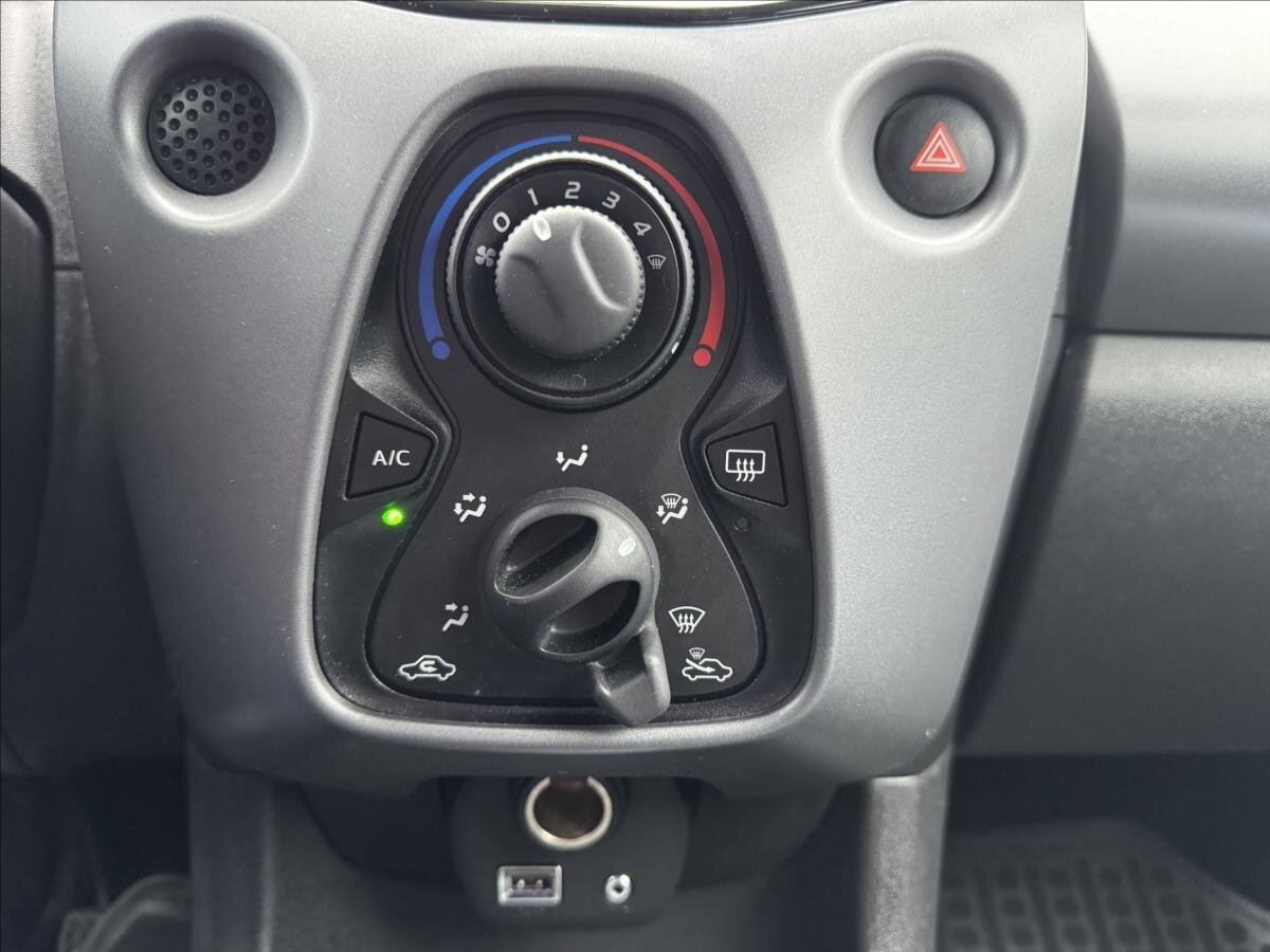 Toyota Aygo Hatchback 998,0 53 kw