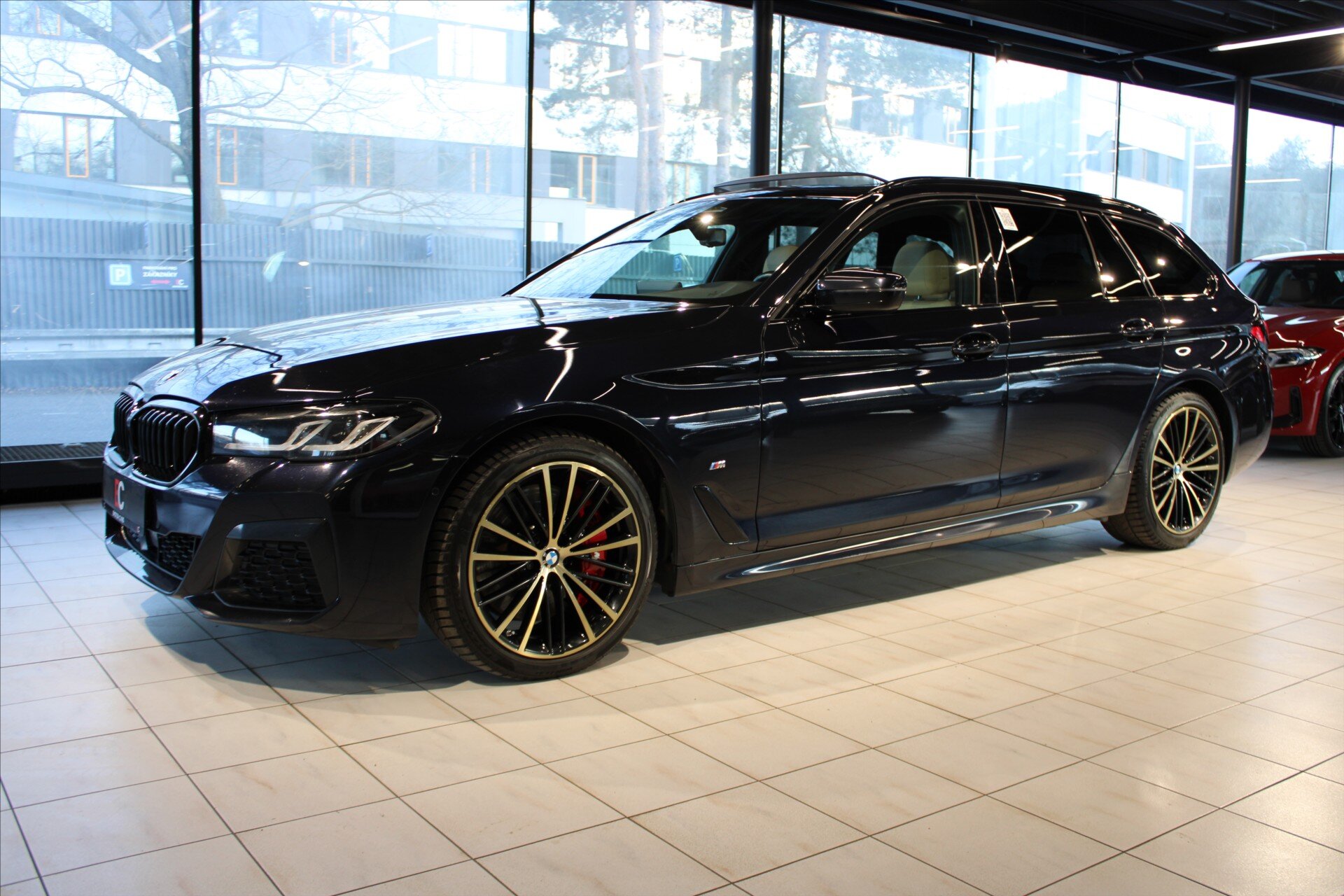 BMW Řada 5 Kombi 3,0 l 210 kw