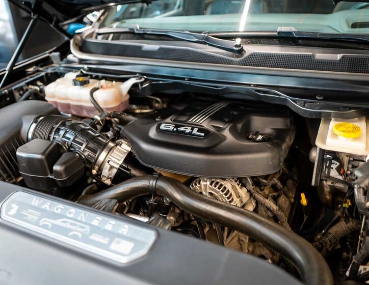 Jeep Grand Wagoneer SUV 6,4 l 351 kw