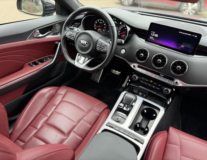 KIA Stinger Hatchback 3,3 l 269 kw