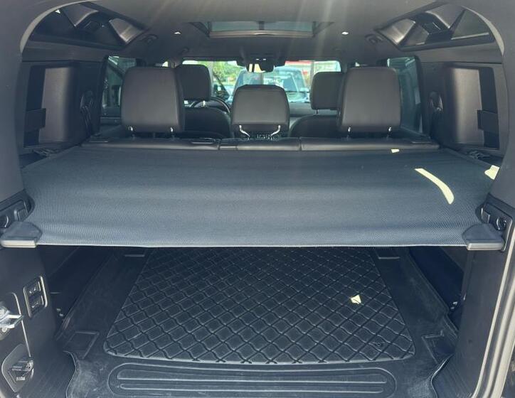 Land Rover Defender 18