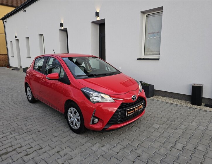 Toyota Yaris 1