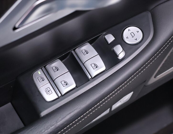 BMW Řada 7 Sedan / Limuzína 4,4 l 330 kw