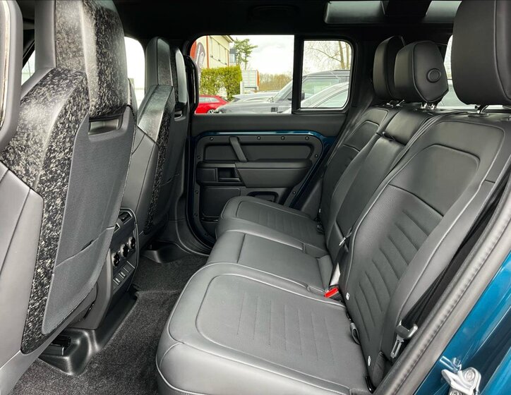 Land Rover Defender SUV / Terénní 4,4 l 467 kw