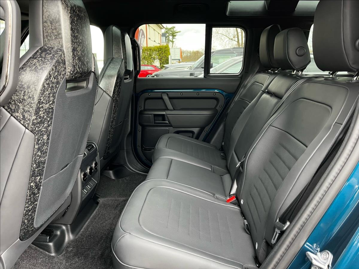 Land Rover Defender SUV / Terénní 4,4 l 467 kw