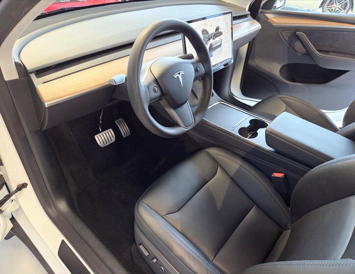 Tesla Model Y SUV / Terénní 0,0 393 kw