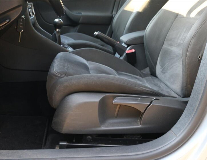 Volkswagen Golf Kombi 1,6 l 77 kw