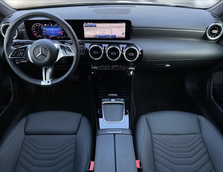 Mercedes-Benz Třídy A Hatchback 1,3 l 120 kw