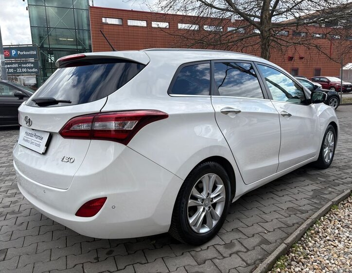 Hyundai i30 Kombi 1,6 l 99 kw