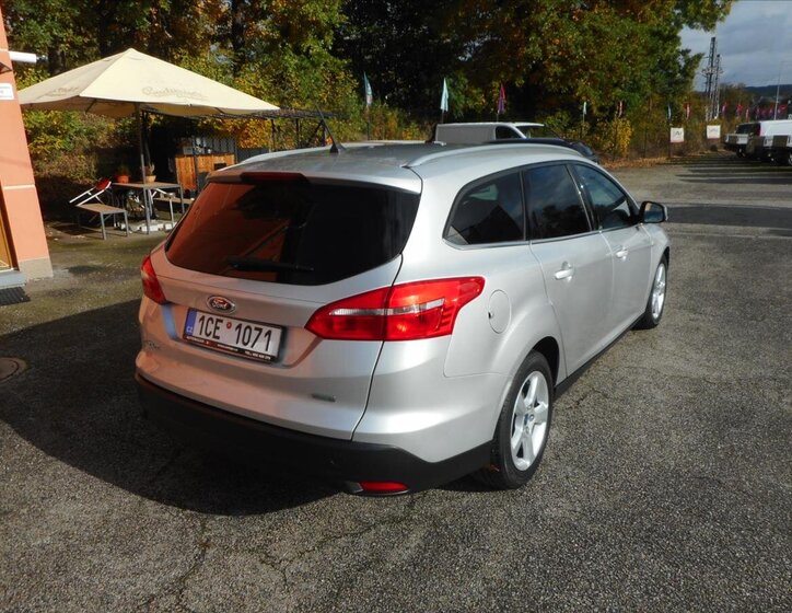 Ford Focus Kombi 999,0 92 kw