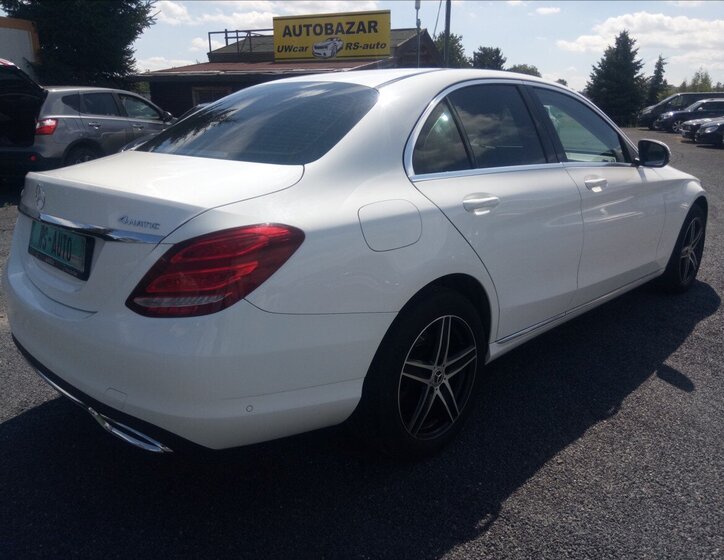 Mercedes-Benz Třídy C Sedan / Limuzína 2,1 l 125 kw
