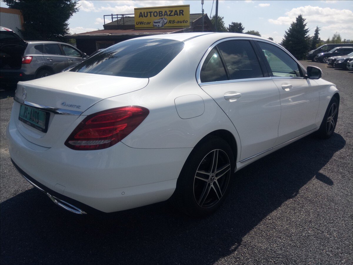 Mercedes-Benz Třídy C Sedan / Limuzína 2,1 l 125 kw