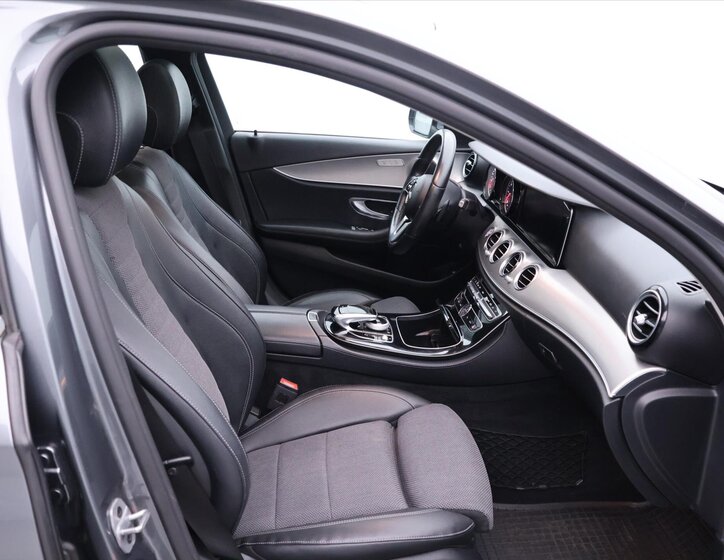 Mercedes-Benz Třídy E Kombi 2,9 l 250 kw