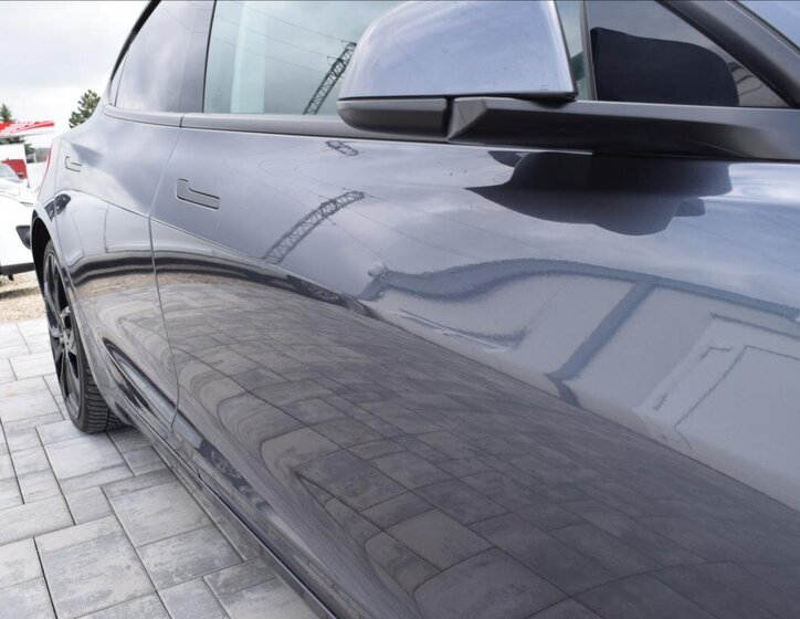 Tesla Model 3 Sedan / Limuzína 0,0 377 kw