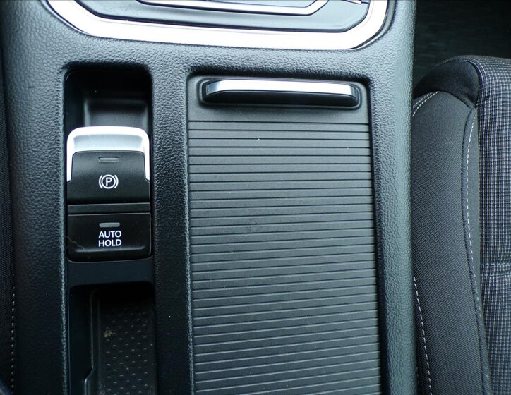 Volkswagen Passat Kombi 1,6 l 88 kw