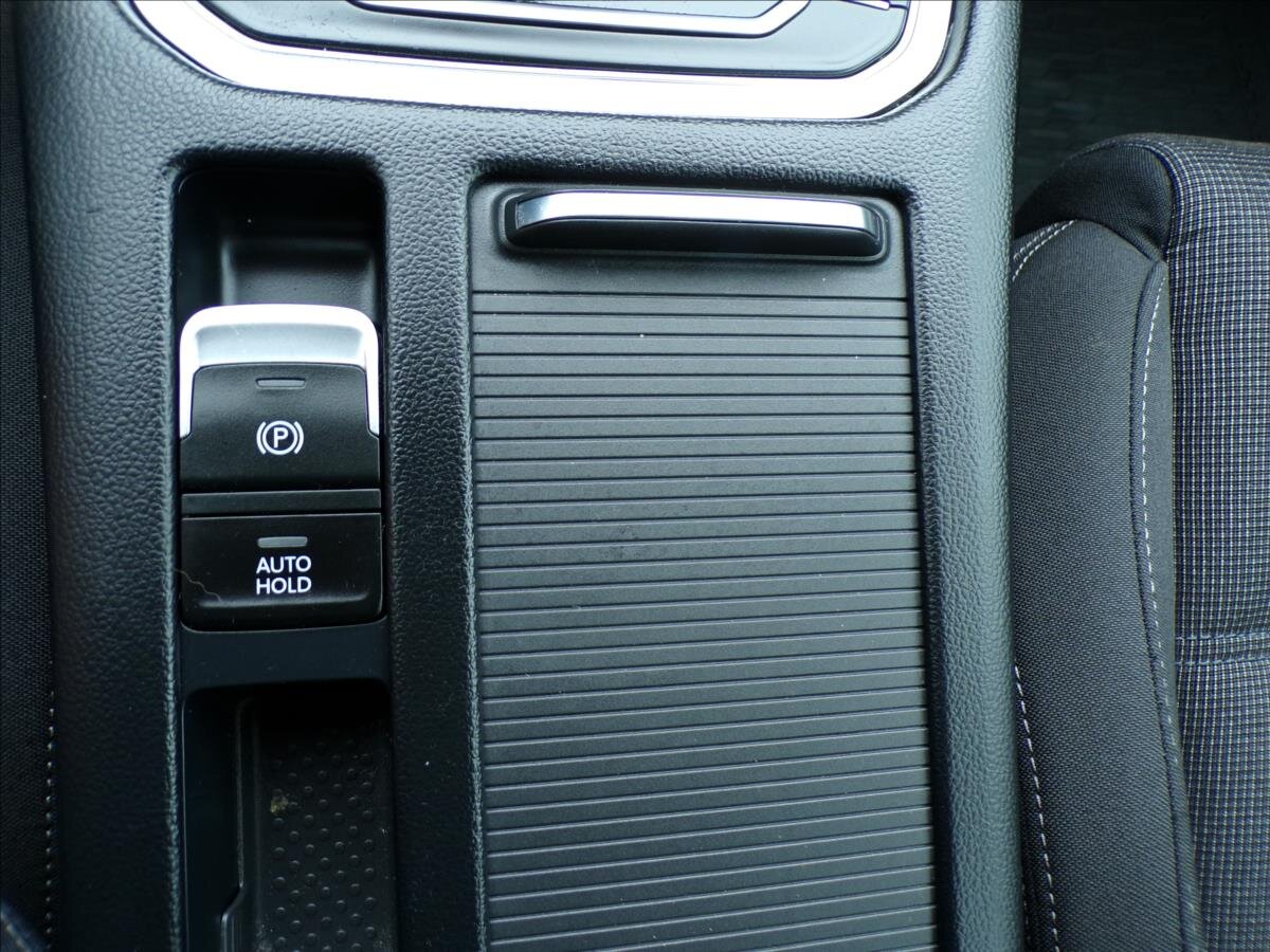 Volkswagen Passat Kombi 1,6 l 88 kw