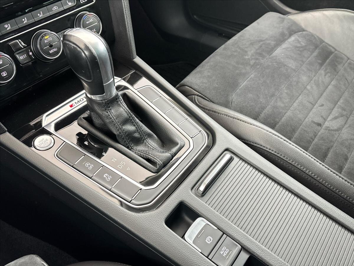 Volkswagen Passat Sedan / Limuzína 2,0 l 140 kw