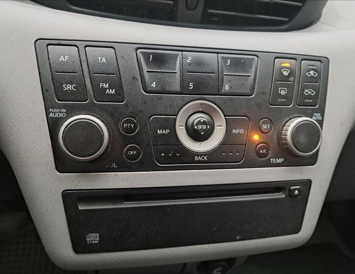 Nissan Almera Tino 27