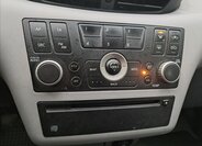 Nissan Almera Tino 27