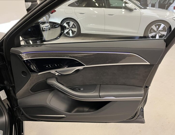 Audi S8 39