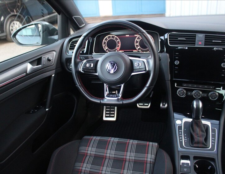 Volkswagen Golf Hatchback 2,0 l 180 kw