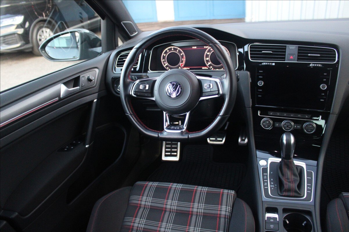 Volkswagen Golf Hatchback 2,0 l 180 kw