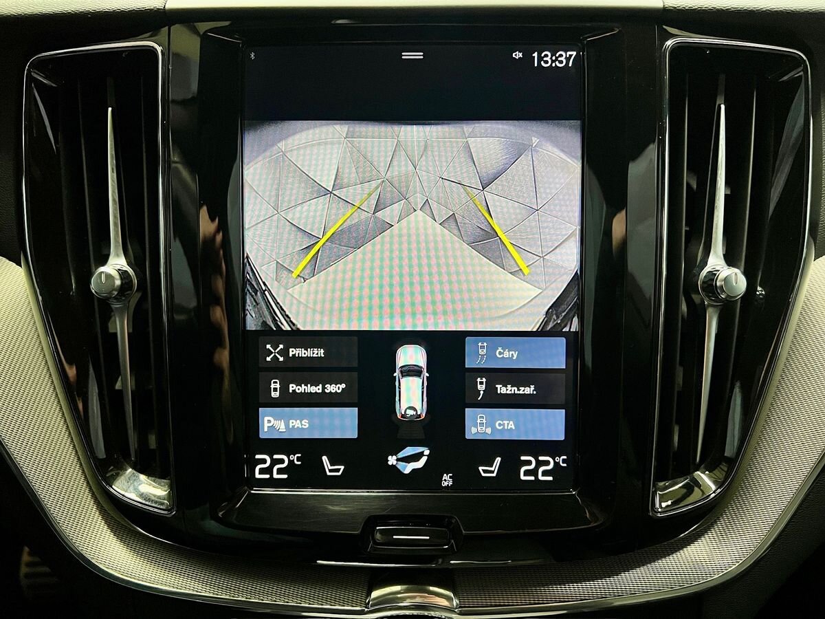 Volvo XC60 SUV / Terénní 2,0 l 288 kw