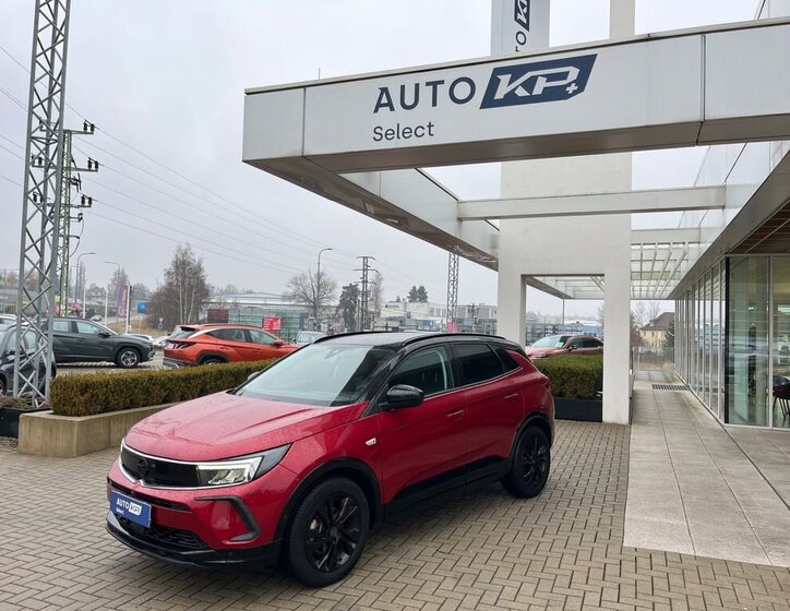 Opel Grandland SUV 1,2 l 96 kw
