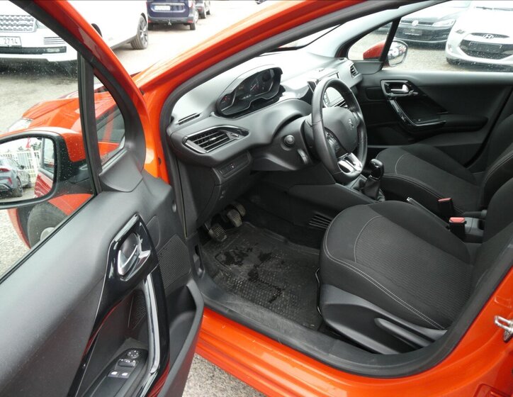 Peugeot 208 Hatchback 1,2 l 61 kw