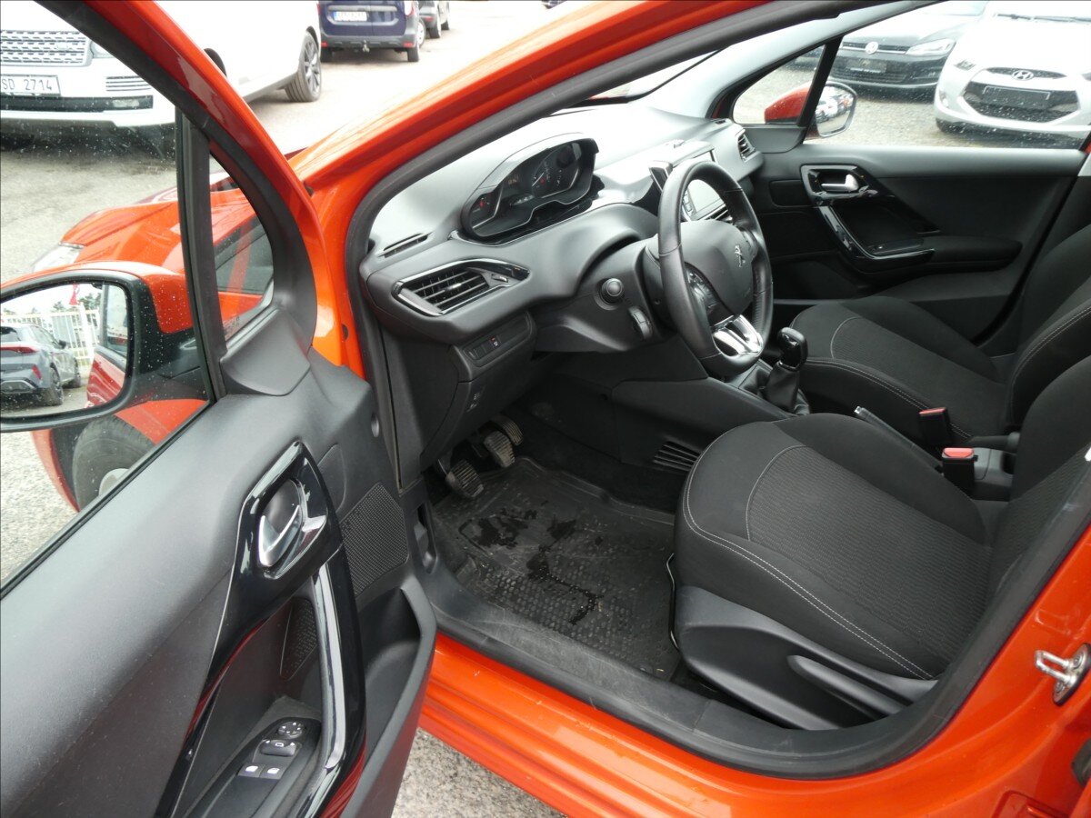Peugeot 208 Hatchback 1,2 l 61 kw