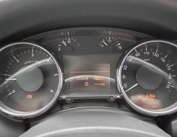 Peugeot 5008 SUV / Terénní 2,0 l 110 kw