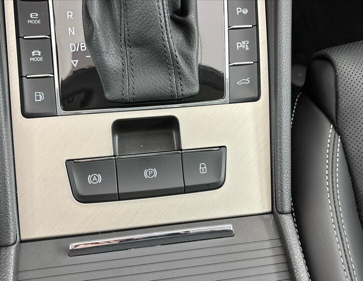 Škoda Superb Sedan / Limuzína 1,4 l 160 kw