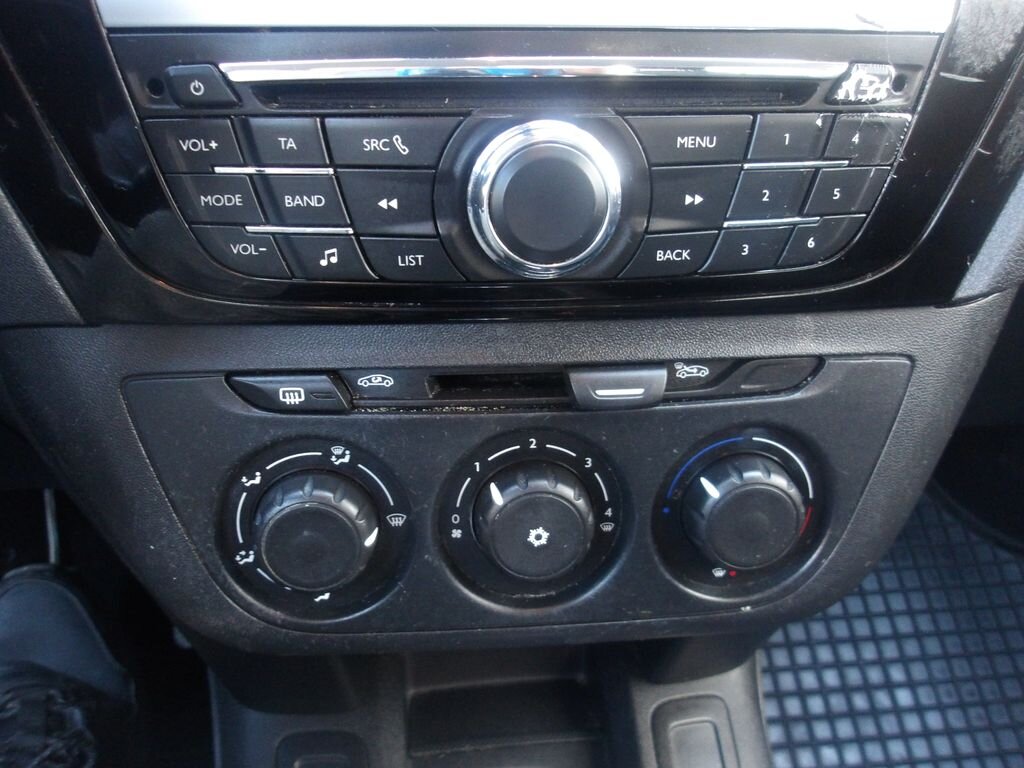 Peugeot 301 Sedan / Limuzína 1,2 l 53 kw