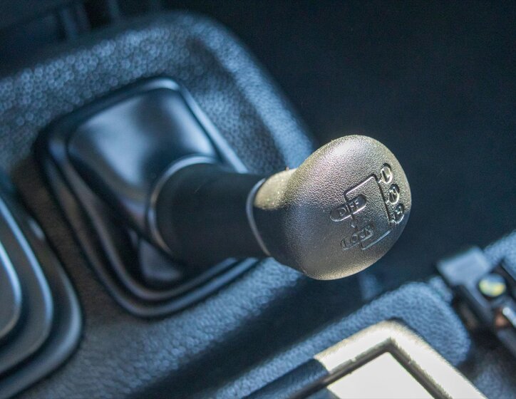 Land Rover Defender 24