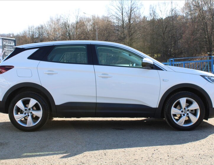 Opel Grandland X SUV / Terénní 1,5 l 96 kw