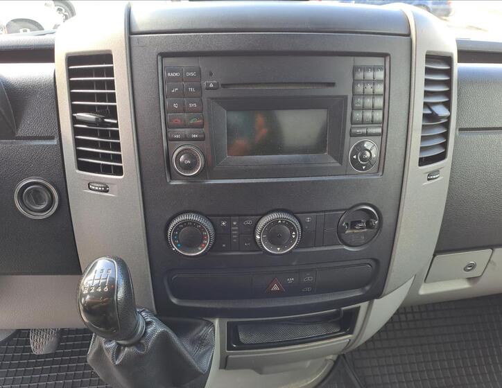 Mercedes-Benz Sprinter 11