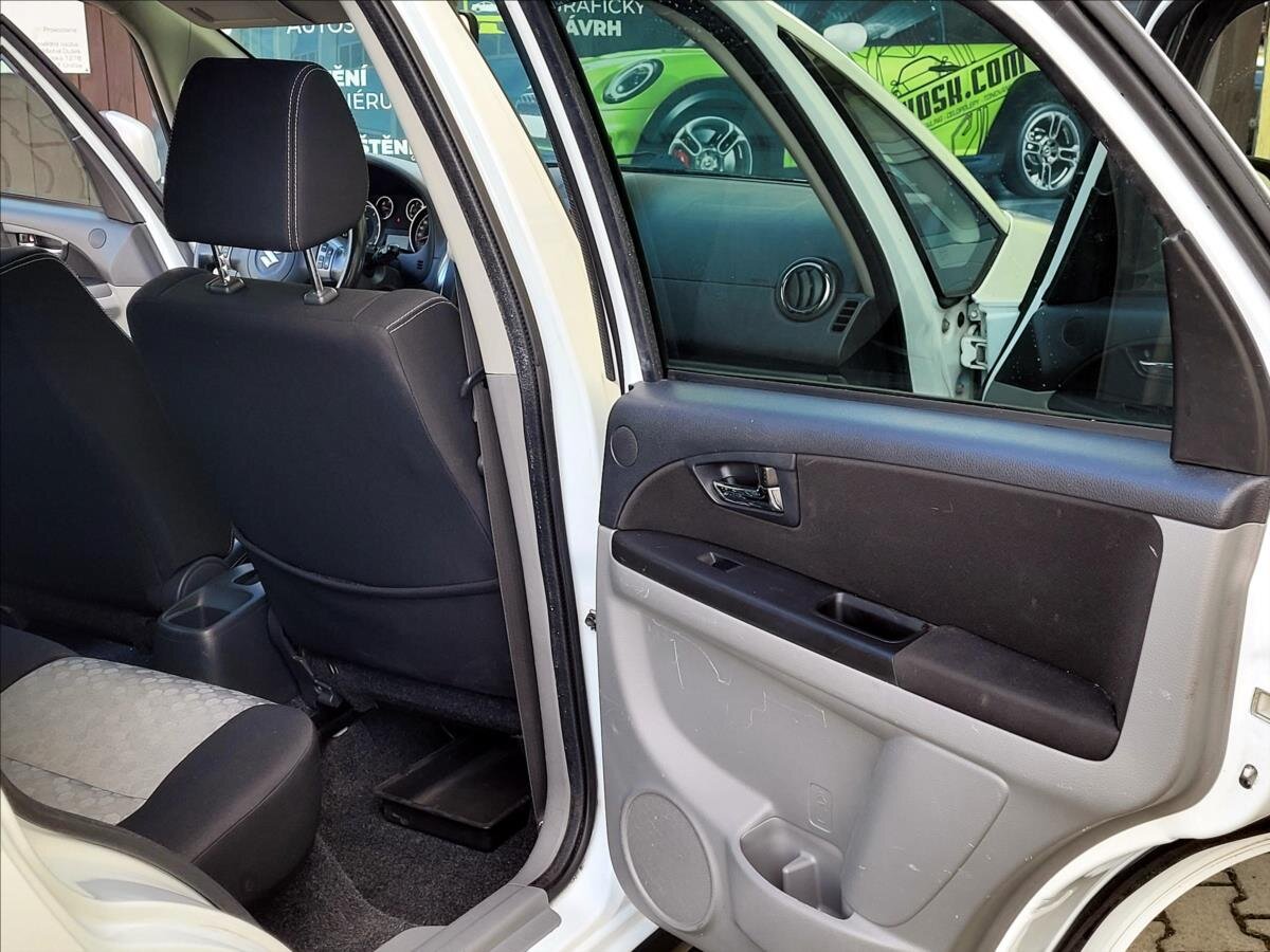 Suzuki SX4 Hatchback 2,0 l 99 kw