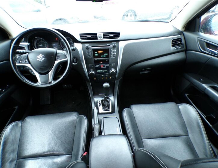 Suzuki Kizashi Sedan / Limuzína 2,4 l 131 kw