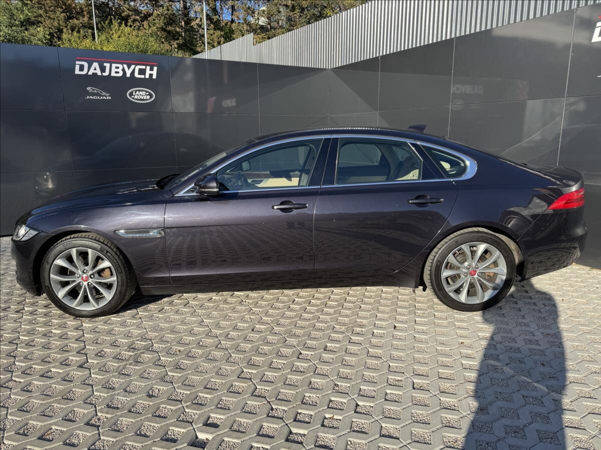 Jaguar XF Sedan / Limuzína 2,0 l 132 kw