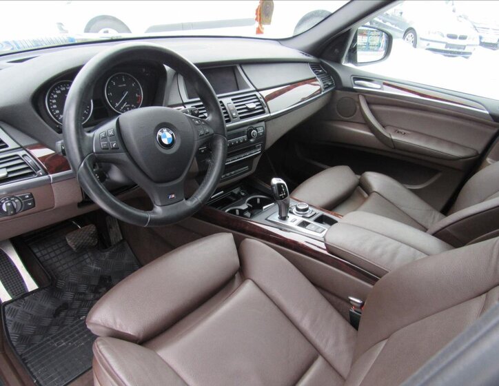 BMW X5 Kombi 3,0 l 225 kw