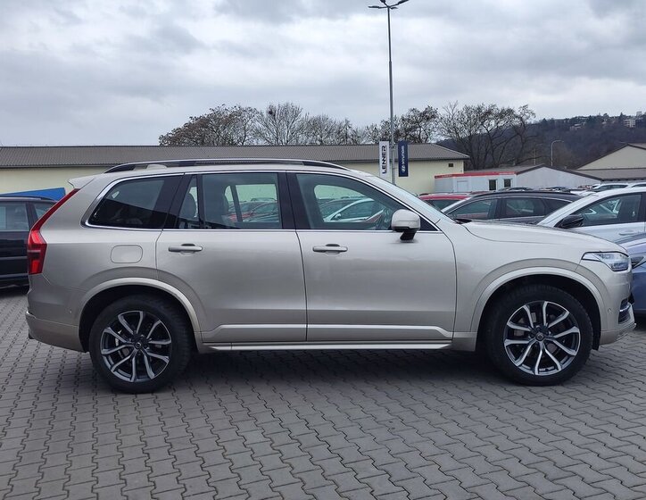 Volvo XC90 SUV / Terénní 2,0 l 235 kw