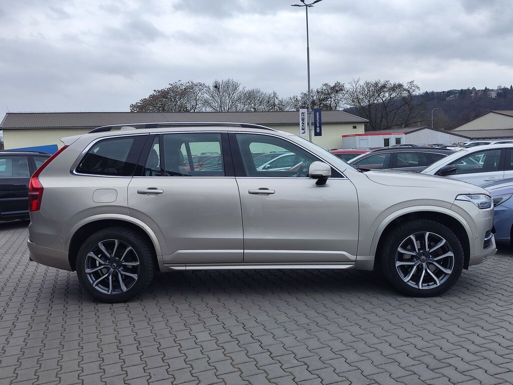 Volvo XC90 SUV / Terénní 2,0 l 235 kw