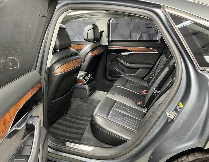 Audi A8 Sedan / Limuzína 3,0 l 210 kw