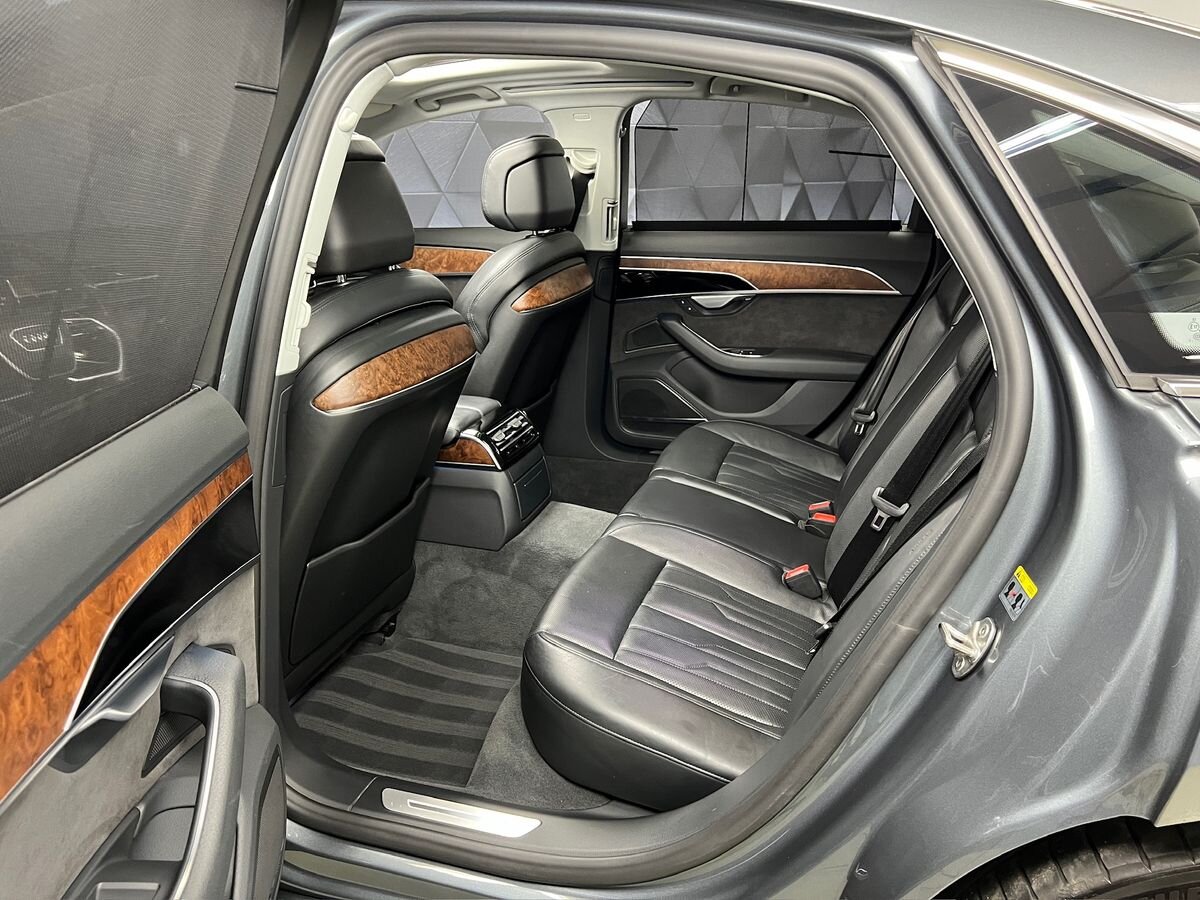 Audi A8 Sedan / Limuzína 3,0 l 210 kw