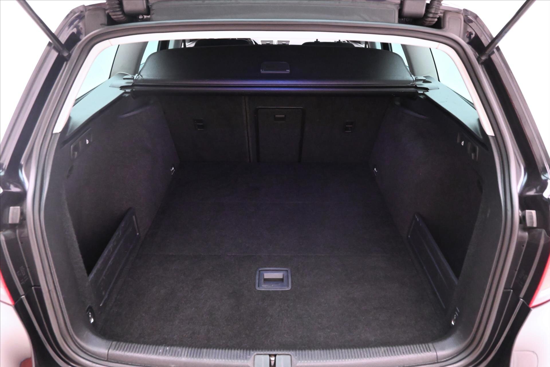 Volkswagen Passat Kombi 1,6 l 77 kw