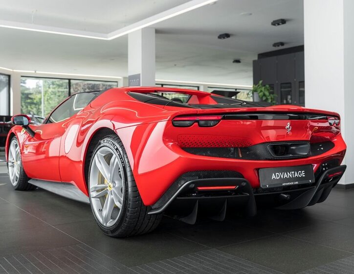 Ferrari Ostatní Kupé 3,0 l 610 kw
