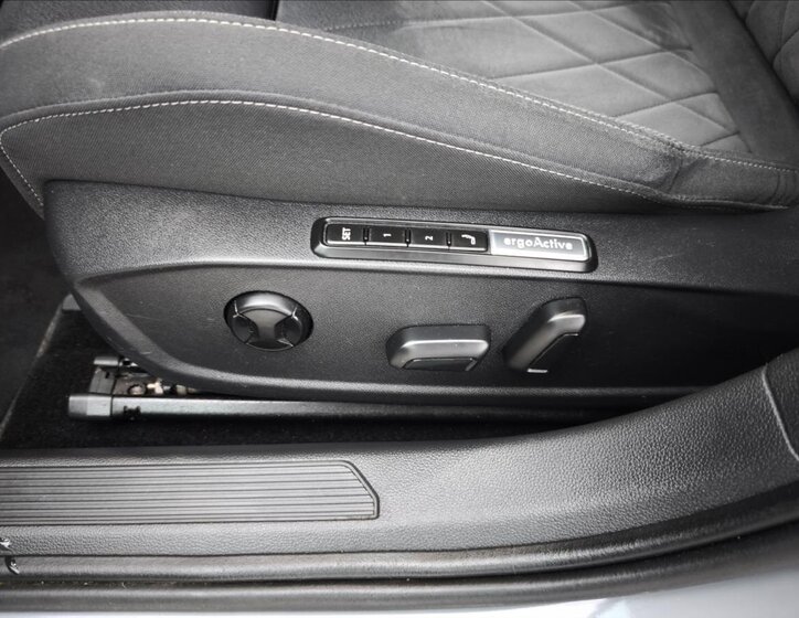 Volkswagen Golf Kombi 1,5 l 96 kw