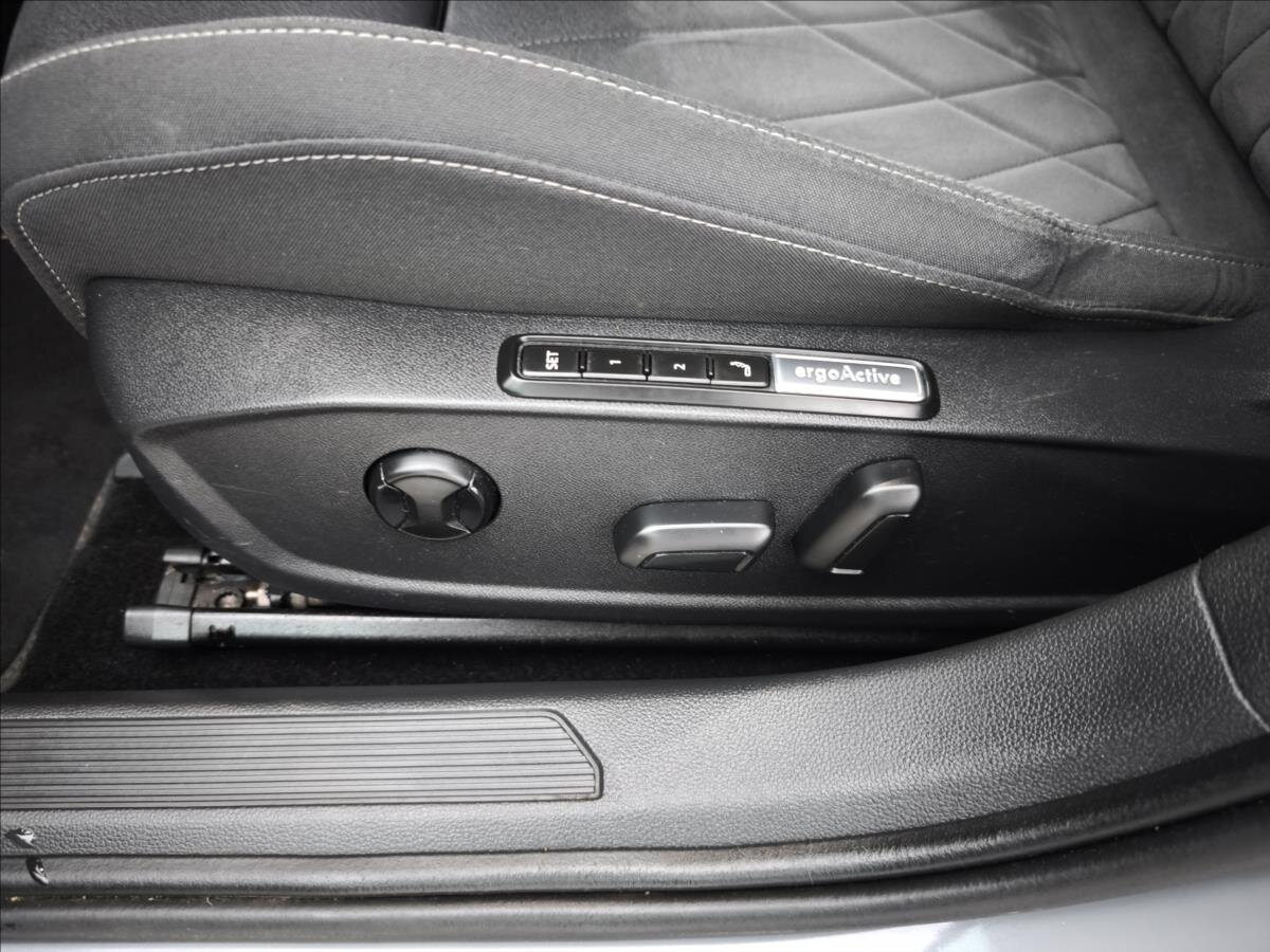 Volkswagen Golf Kombi 1,5 l 96 kw