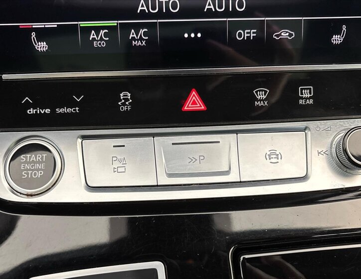 Audi Q8 SUV / Terénní 3,0 l 250 kw